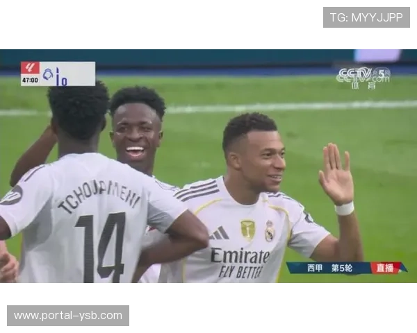 姆巴佩进球后与替补席击掌，维尼修斯缺席仍欢呼